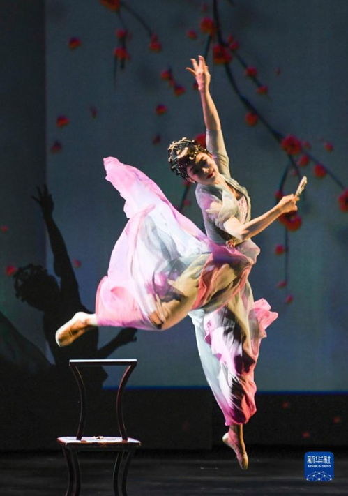 北京舞蹈學院青年舞團在烏魯木齊演出