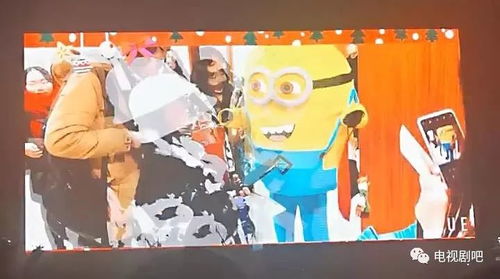 周深演唱會前扮小黃人 沒合影的粉絲后悔了